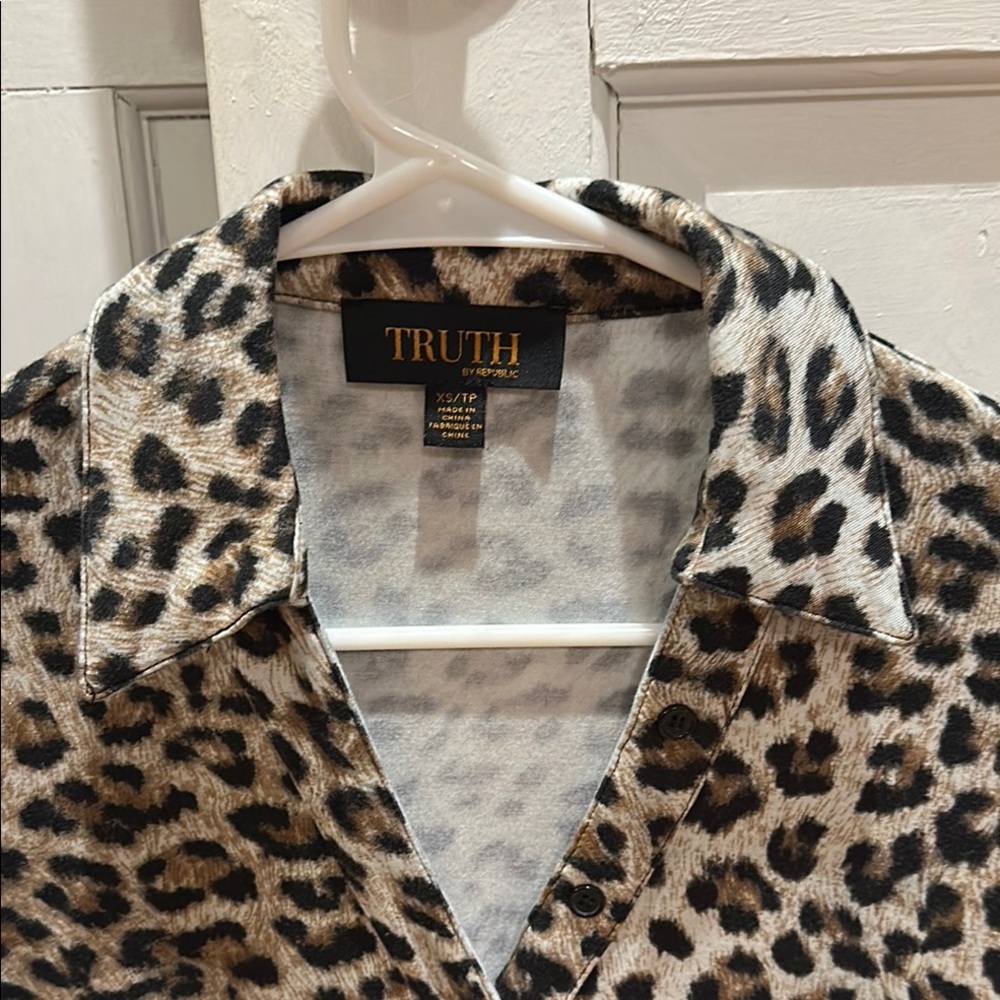 Truth Women's Leopard Print Top - Black and Brown - Picture 3 of 4